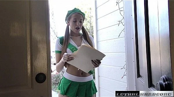 Teen Avery Negotiates A Nookie Full Of Cream